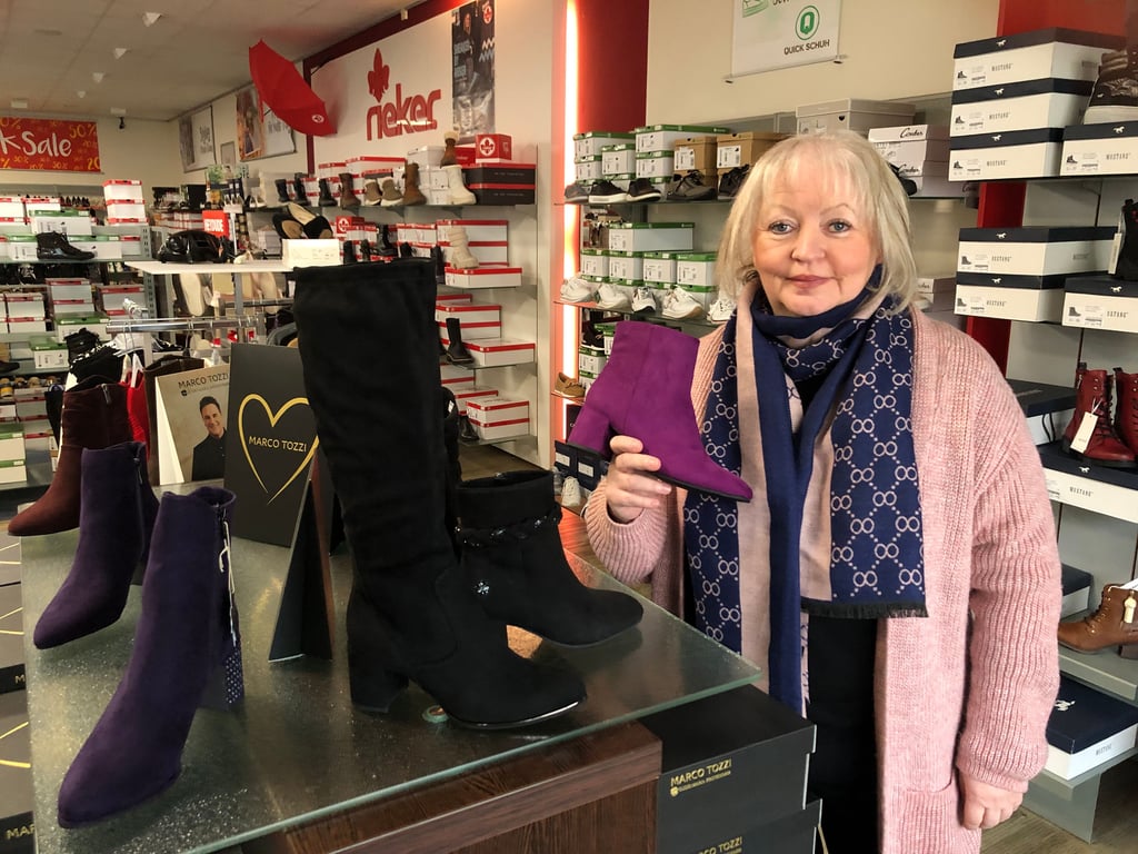 Die Roßlauer Schuhändlerin Ines Schuck hat vor 15 Jahren ihr Geschäft in der neu geschaffenen Einkaufsmeile am Schillerplatz eröffnet.