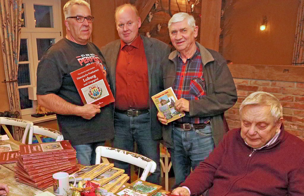 André Günther, Tino Koch und Helmut Menzel (v. li.) bei der Buchvorstellung in Loburg.