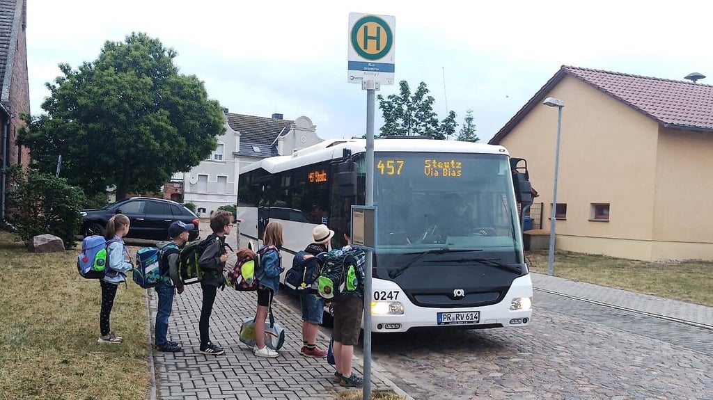 Mit dem Fahrplanwechsel zum 10. Dezember 2023 im Landkreis Anhalt-Bitterfeld kommt es auch zu Änderungen bei der Buslinie 457 Zerbst-Steutz.