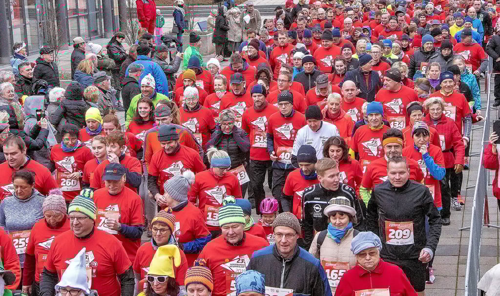 Seit vielen Jahren treffen sich hunderte Freiuzeitsportler am 1. Januar zum Neujahrslauf durch Merseburg.