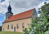 Die Kirche Wahrburg im Frühjahr: 100 Kirchen in der Altmark sollen inventarisiert werden.