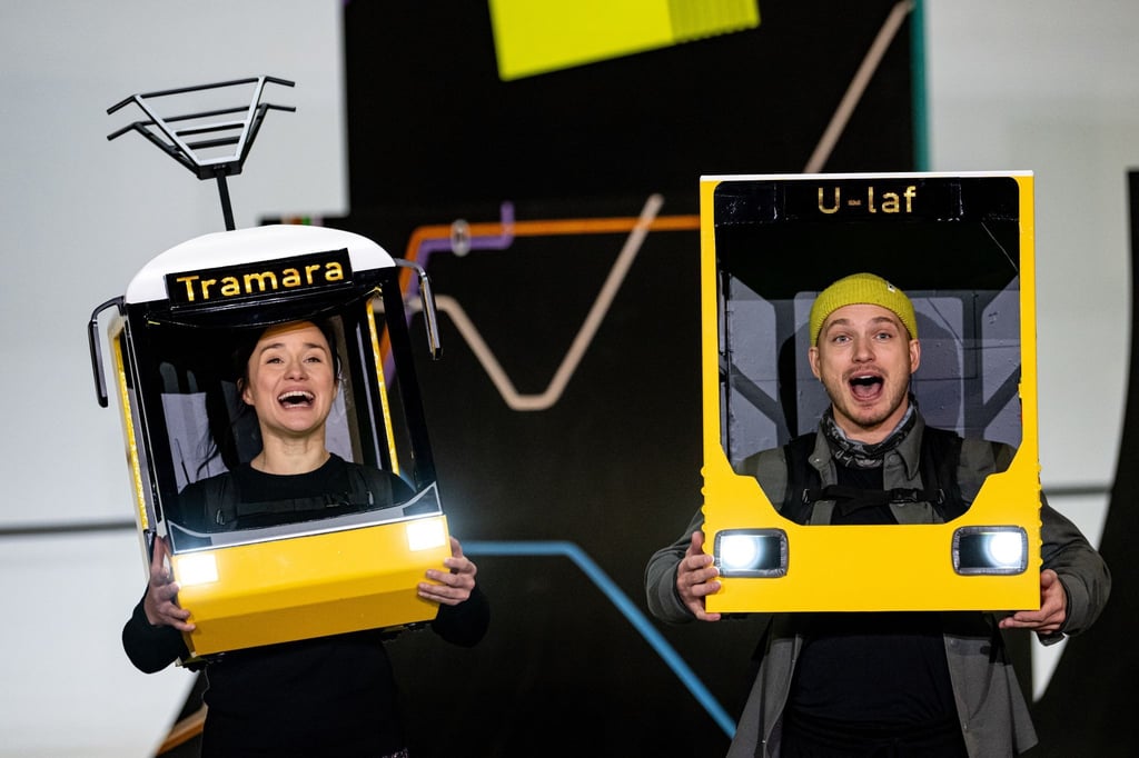 Jeannine Wacker als Tramara und Nico Went als U-Laf proben im BVG-Musical.