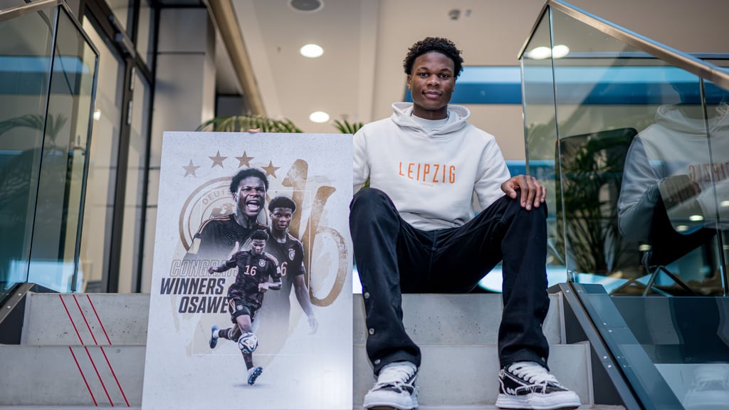 Winners Osawe nach dem Gewinn der Weltmeisterschaft mit der U17.