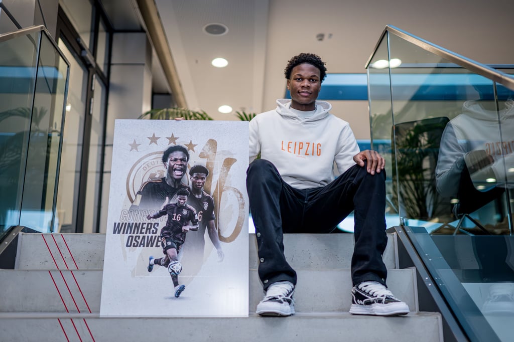 Winners Osawe nach dem Gewinn der Weltmeisterschaft mit der U17.