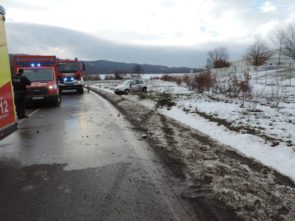 Die Bilanz nach dem Unfall in Warnstedt: 2.000 Euro Sachschaden und zwei verletzte Personen.