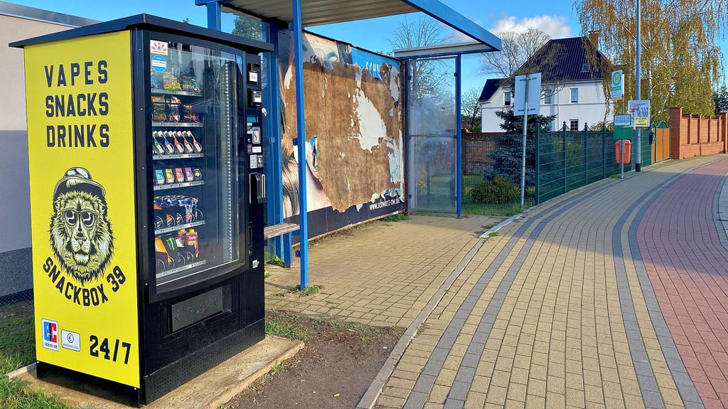 Wer sich selbst von dem Snack-Automaten einen Eindruck verschaffen will, kann den dazugehörigen Instragram-Kanal „snackbox39official“ besuchen.