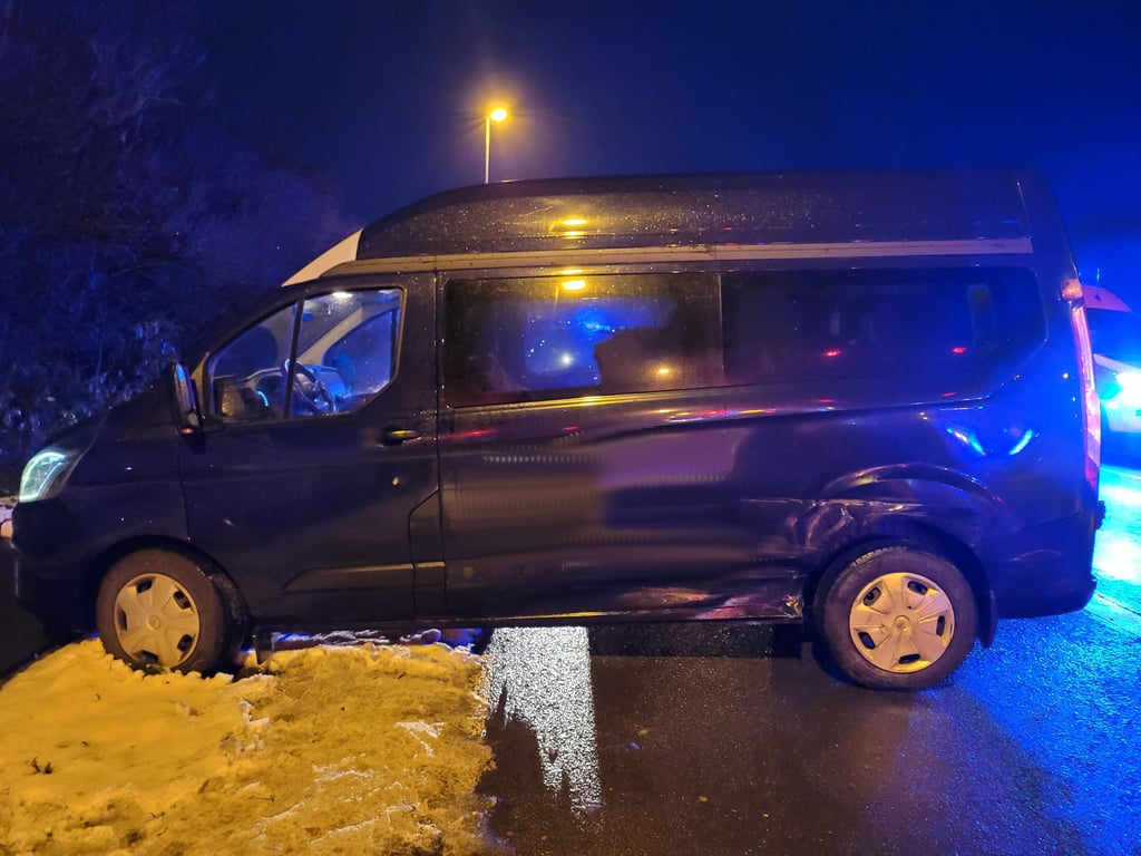 Vier weitere Insassen im Ford wurden bei dem Unfall in Emersleben nicht verletzt.