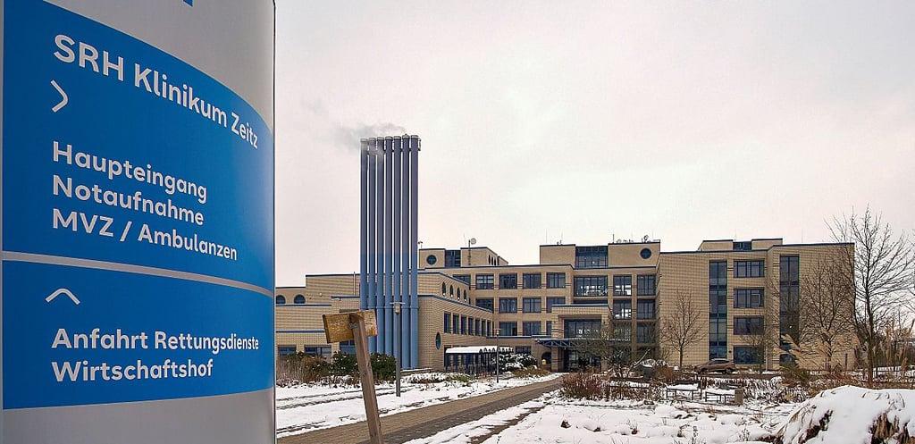 Außenansicht des SRH-Klinikums in Zeitz