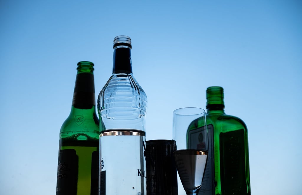Eine große Mehrheit der Deutschen ist der Meinung, dass Alkoholwerbung auf eine Gesundheitsgefährdung hinweisen sollte.