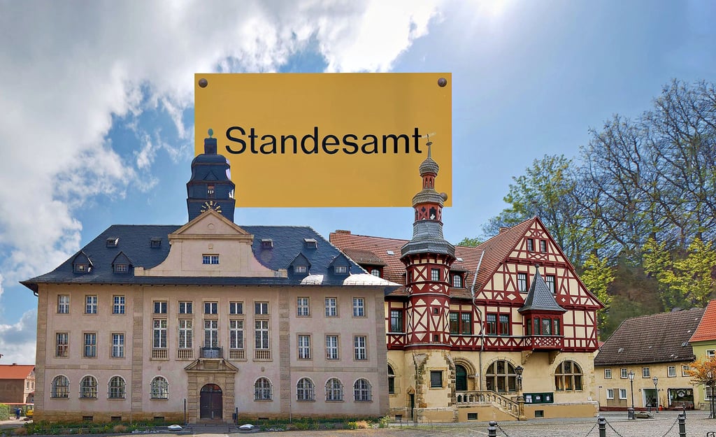 Die Verwaltungen in Ballenstedt (links) und Harzgerode wollen sich in Notfällen bei ihren Standesämtern gegenseitig helfen.