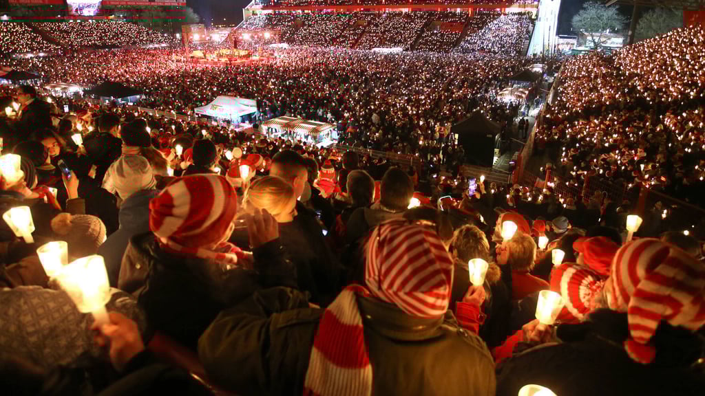 Weihnachtssingen im Stadion an der Wuhlheide beim 1. FC Union Berlin