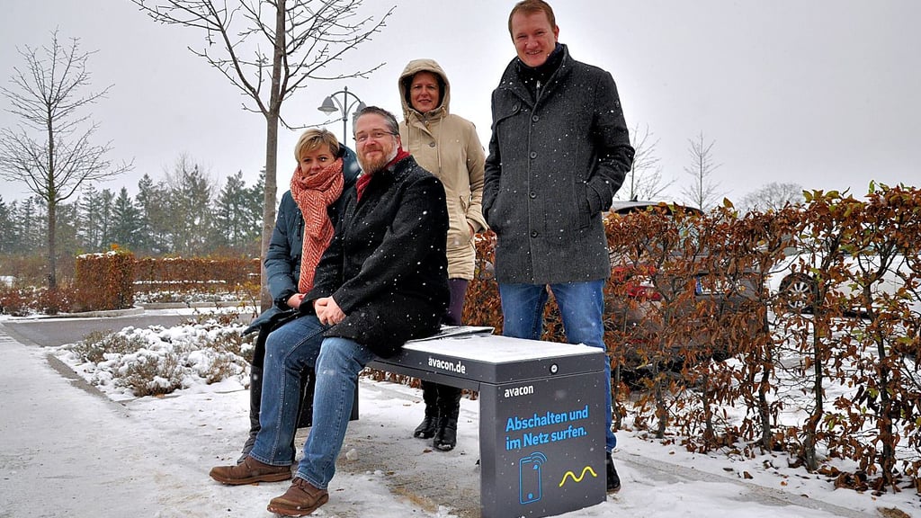Übergabe der Smart-Bench am Kloster Jerichow.