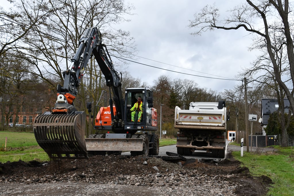 Bereits im März 2023 begannen die Bauarbeiten auf der Dessauer Straße in Haldensleben.