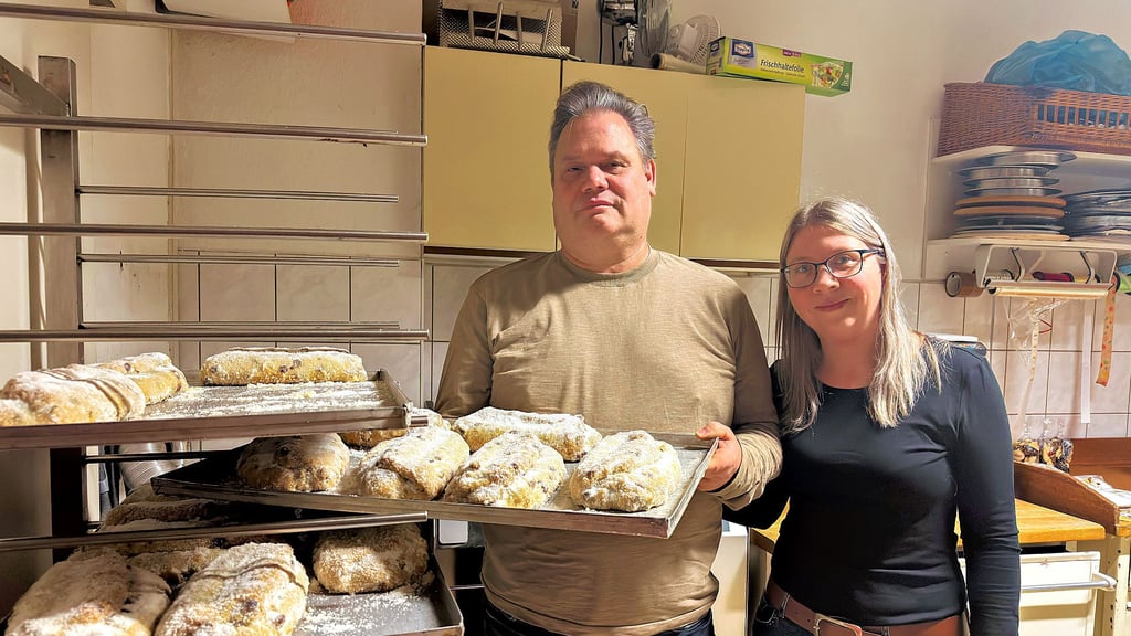 Weihnachtszeit ist Stollenzeit: Die Piesteritzer Bäckerei Stoffregen von Marko und Sindy Stoffregen nimmt häufig Großbestellungen des süßen Gebäcks entgegen. Produziert wird etwa einmal pro Woche in der Backstube.