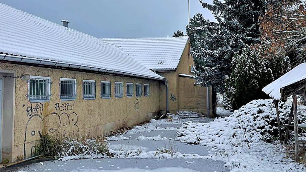 Das Sportlerheim in Rösa soll dem Neubau für den Hochwasserschutz weichen.