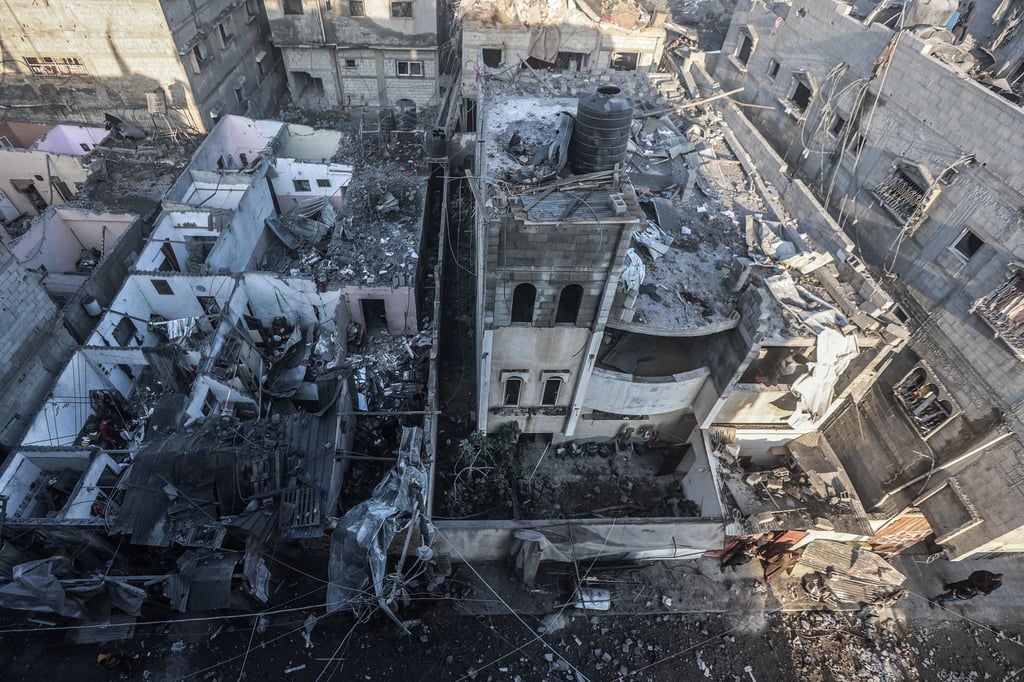 Ein Teil des Viertels Al-Amal in Chan Junis ist von israelischen Luftangruffen zerstört worden.