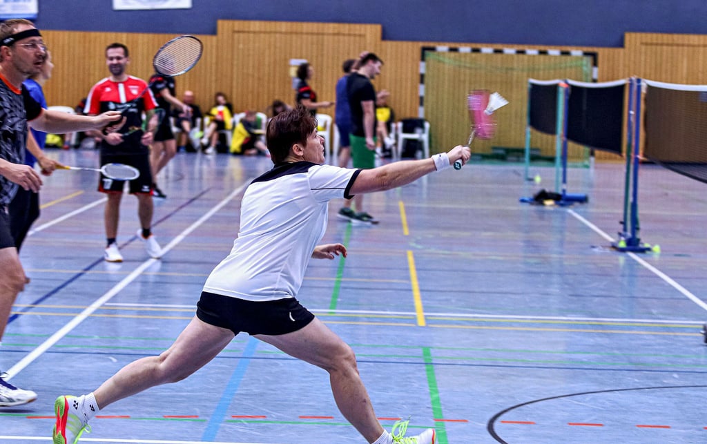 SV-Abteilungsleiterin Annett Scherbel wird beim Schleifchenturnier der Leistungssportler Zweite.