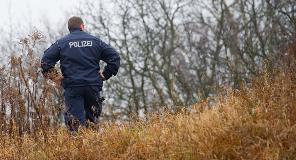 Die Ermittlungen zur Todesursache einer Frau in einem Wald bei Salzwedel laufen weiter. Nun sind weitere Details bekannt.