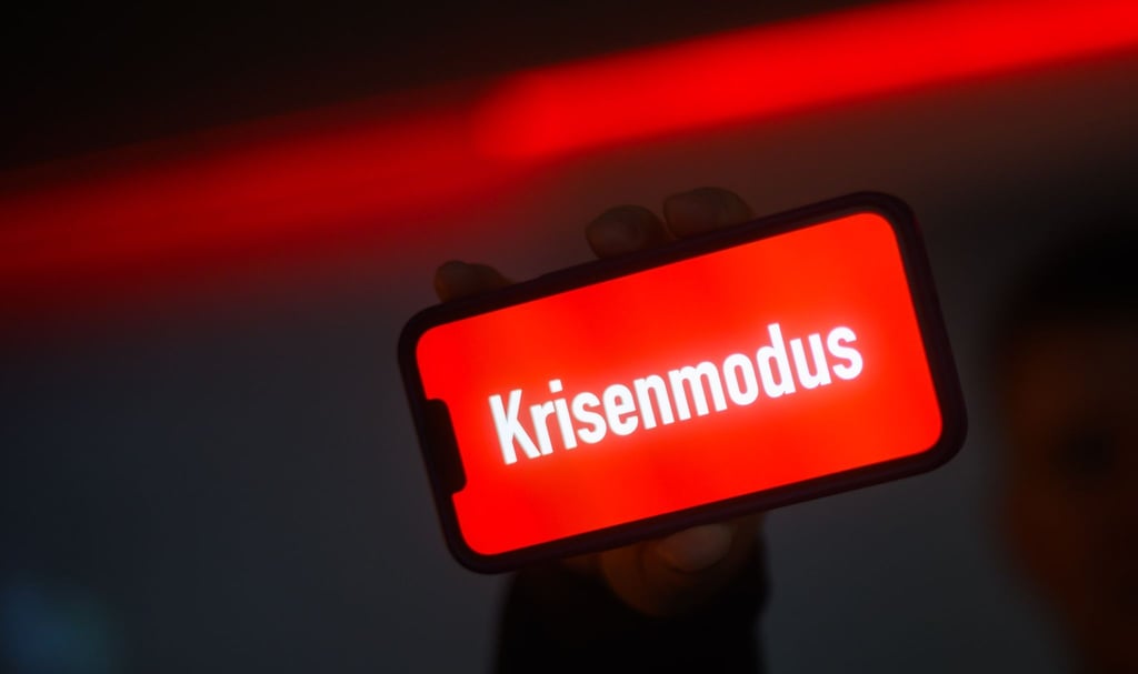 Das „Wort des Jahres“ auf einem Smartphone-Display: „Krisenmodus“.