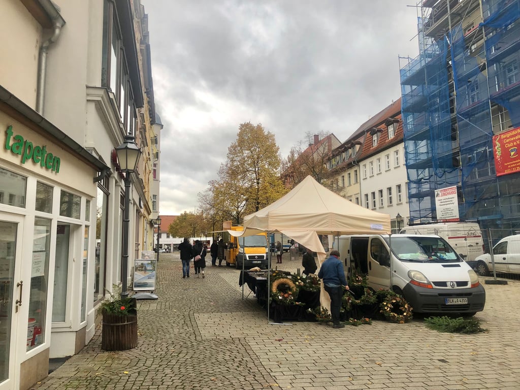 Der Wochenmarkt, hier am Roßmarkt, in Zeitz wird ab Januar wieder von der Zeitzer Veranstaltungsagentur Hex.Event betrieben.