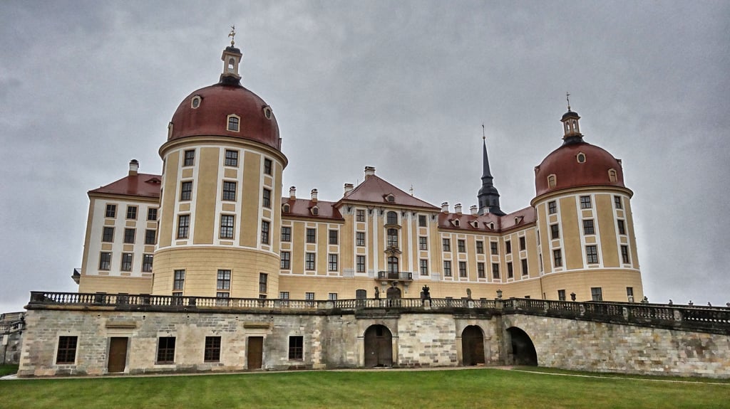 La nueva exposición de Cenicienta vuelve a estar abierta en el castillo de Moritzburg, cerca de Dresde, el primer lugar de peregrinación para todos los aficionados.