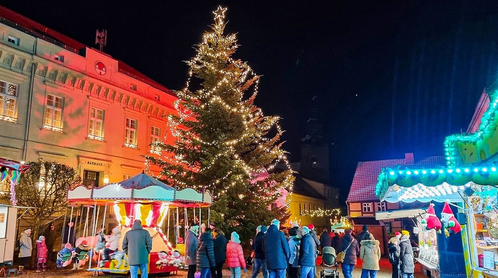 Der Weihnachtsmarkt in Havelberg (hier eine Aufnahme von 2022) öffnet am Freitag, 8. Dezember, seine Pforten.