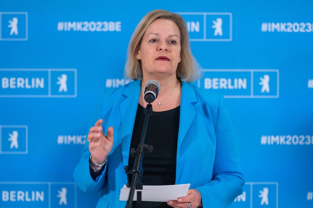 Bundesinnenministerin Nancy Faeser hatte die Grenzkontrollen zunächst bis zum 15. Dezember verlängert.