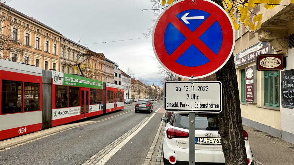 In der Ludwig-Wucherer-Straße in Halle finden weiter Markierungsarbeiten statt. Deswegen wird ab Montag ein neuer Abschnitt gesperrt.