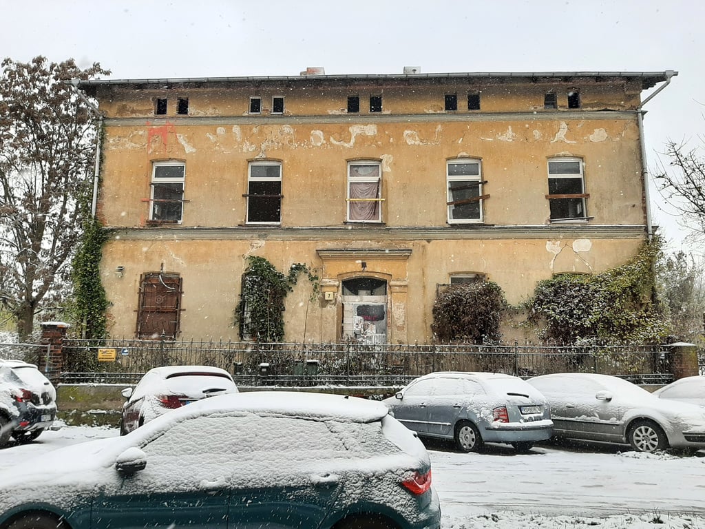 Das Haus in der Hafenstraße 7 in Halle steht seit Jahren leer.