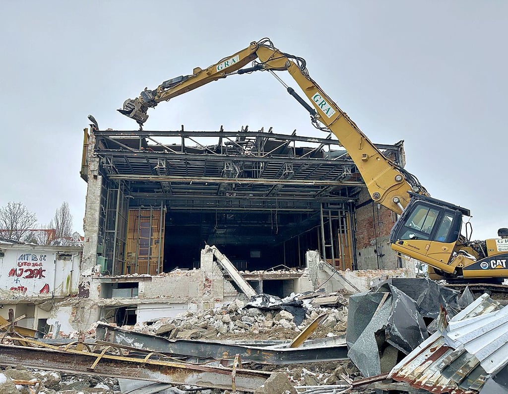 Die letzten Reste des ehemaligen Klubhauses Halberstadt werden derzeit abgerissen.