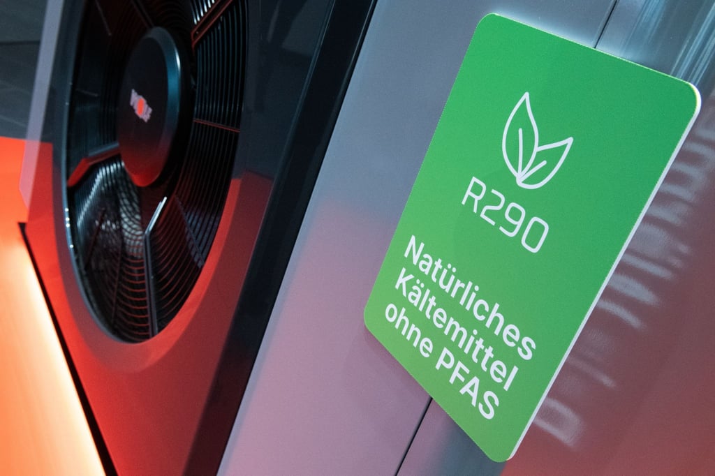 Einige namhafte Hersteller von Wärmepumpen nutzen das natürliche Kältemittel R290.