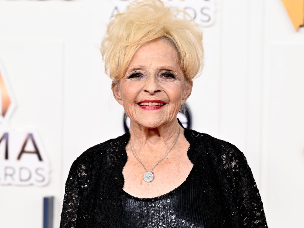 Brenda Lee war 13 Jahre alt, als sie den Song „Rockin' Around the Christmas Tree“ aufnahm. Nun ist er in den USA überraschend auf Platz 1 gelandet.