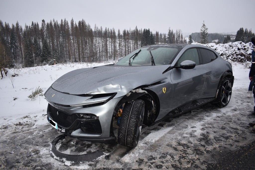 Gegen den Fahrer dieses Ferrari Purosangue wird nach einem Unfall im Harz wegen gefährlicher Körperverletzung ermittelt.
