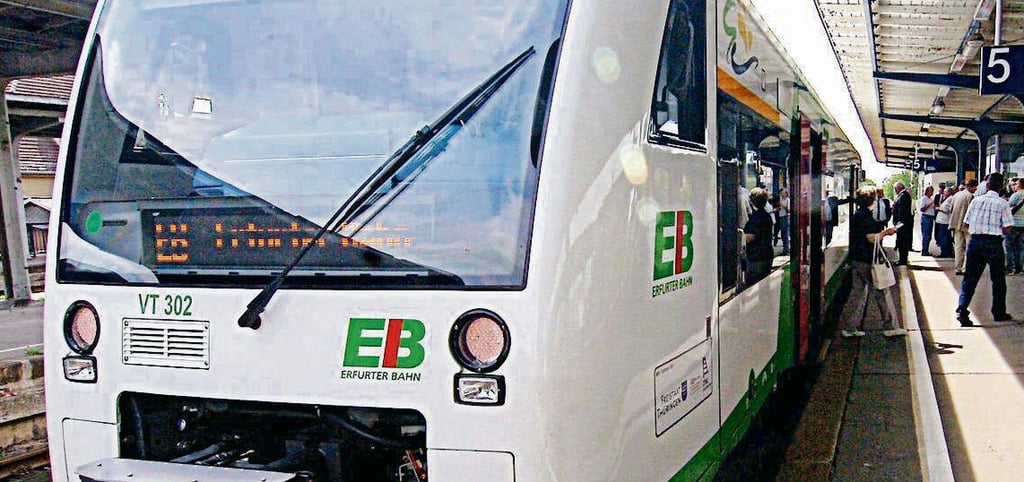 Die Erfurter Bahn fährt am Sonntag nur zwischen Zeitz und Gera sowie Profen und Leipzig. Zwischen Zeitz und Profen pendeln Busse.