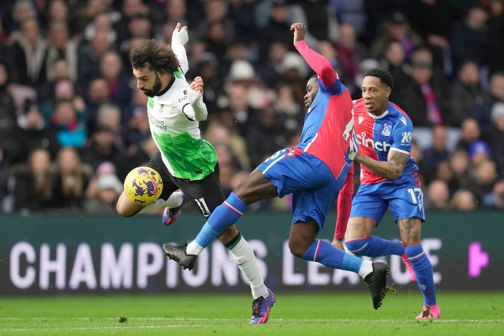 Mohamed Salah (l) erzielte seinen 200. Treffer für den FC Liverpool.