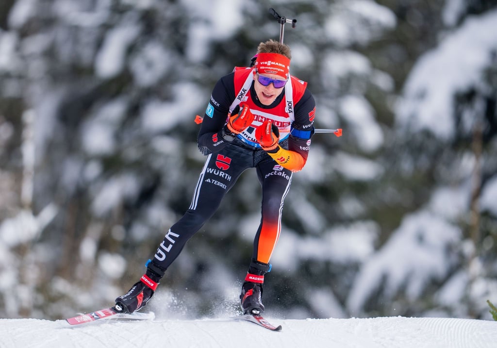 Benedikt Doll hat beim Weltcup in Hochfilzen in der Verfolgung den zehnten Platz belegt.