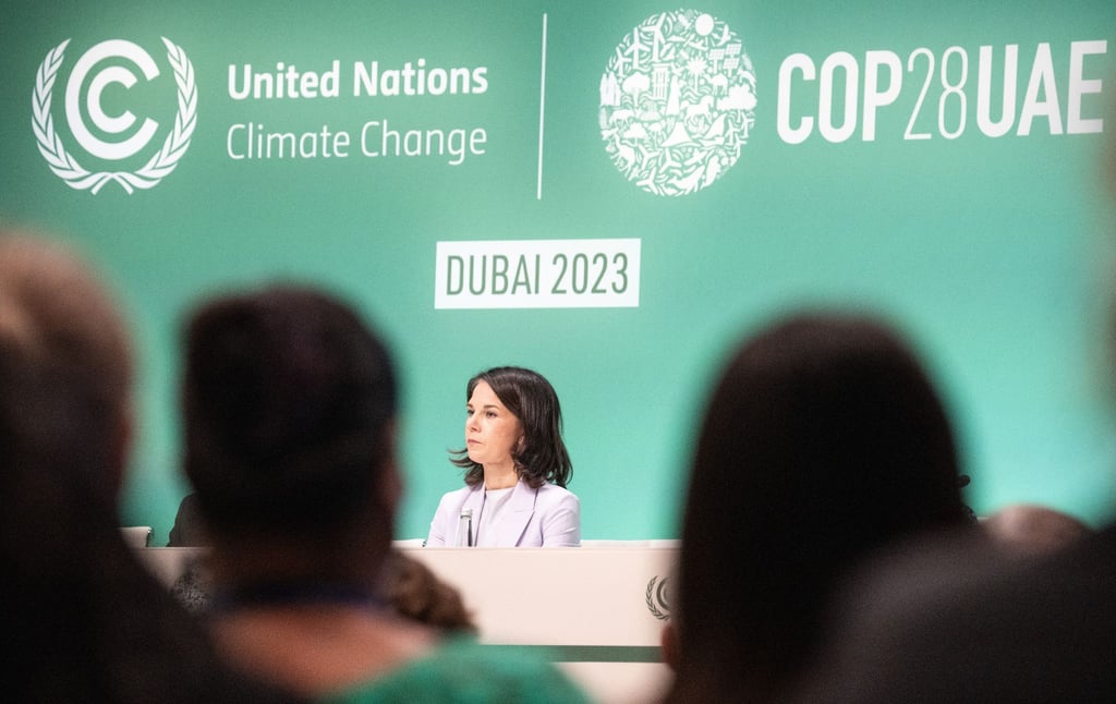 Chance auf ein Ergebnis, „das nicht von alter fossiler Machtpolitik geprägt ist“: Bundesaußenministerin Annalena Baerbock in Dubai.