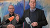 Verdi-Chef Frank Wernicke (l) und der Verhandlungsführer der Länder, Hamburgs Finanzsenator Andreas Dressel in Potsdam.