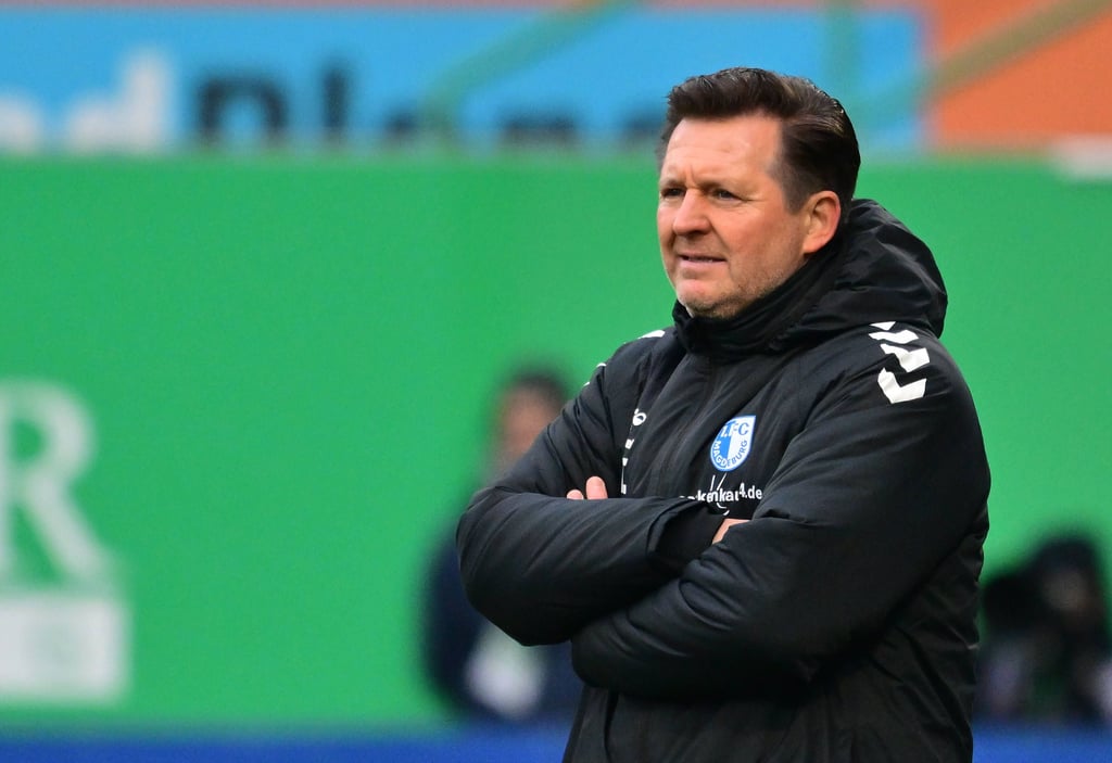 Christian Titz, Cheftrainer vom 1. FC Magdeburg, während des Spiels gegen Greuther Fürth.