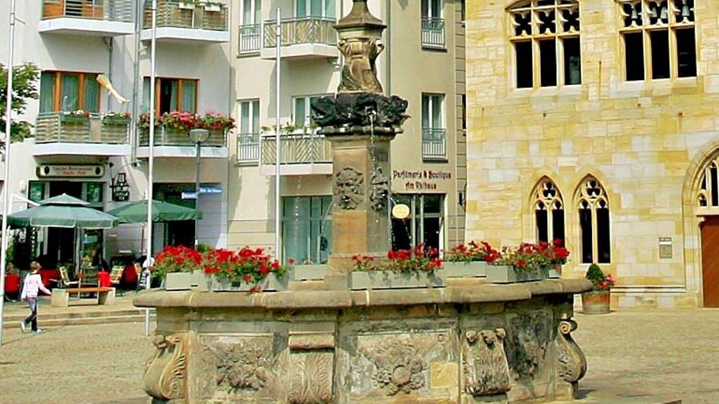 Der kulturhistorisch wertvolle Holzmarktbrunnen ist dringend reparaturbedürftig.