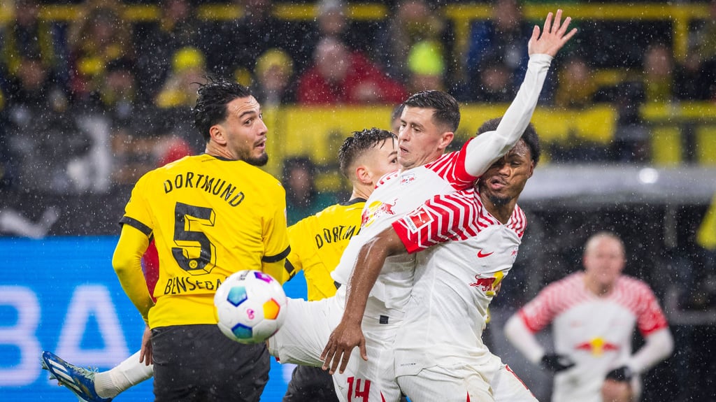 Sturmballett Openda und Baumgartner: Manchmal behinderten sich die RB-Stürmer auch selbst.