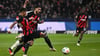 Frankfurts Ansgar Knauff (l) erzielt neben Omar Marmoush das Tor zum 5:1.