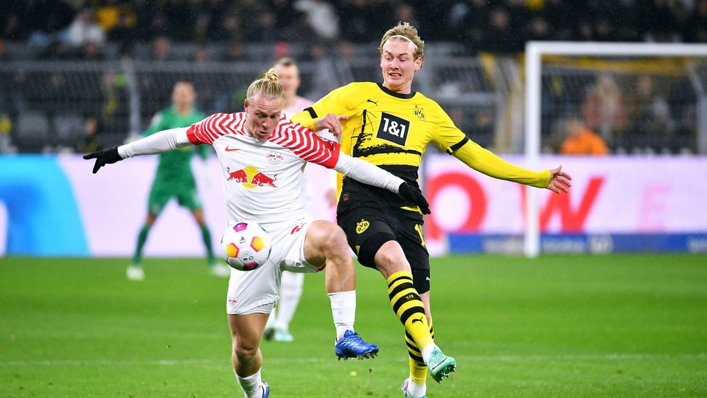 Ein-Mann-Büffelherde: Xaver Schlager gegen Julian Brandt.