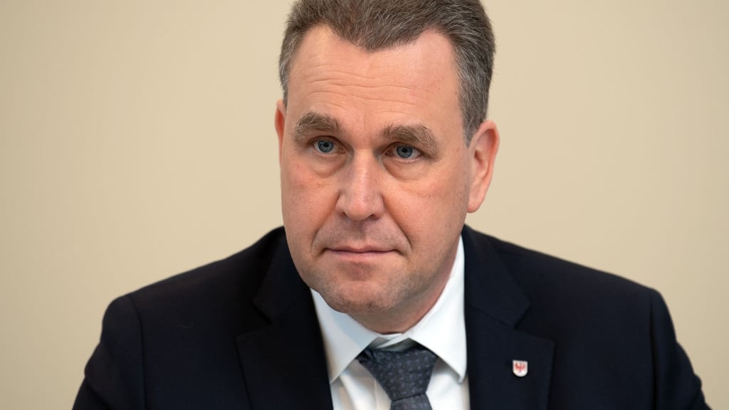 Rainer Genilke, Staatssekretär im Ministerium für Infrastruktur und Landesplanung, während der Pressekonferenz zur Bilanz der Denkmalförderung 2019 in Brandenburg.