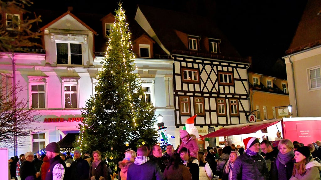 Die Familienweihnacht auf dem Gräfenhainichener Marktplatz war an beiden Tagen gut besucht.