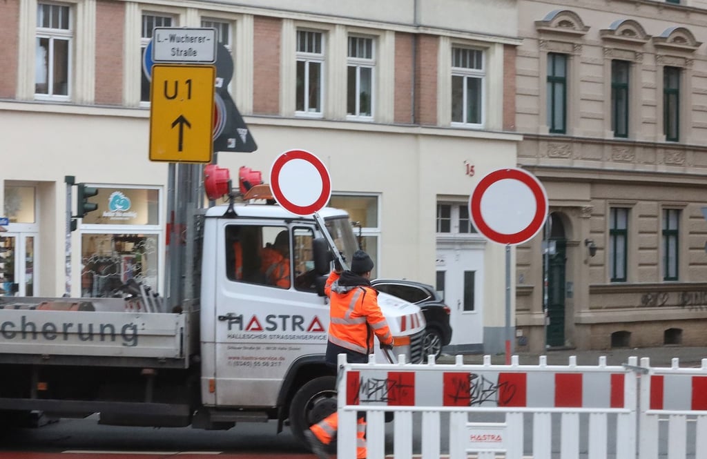 Kein Durchkommen für Auto- und Radfahrer: Der obere Teil der Ludwig-Wucherer-Straße ist seit Montag in Richtung Reileck gesperrt.