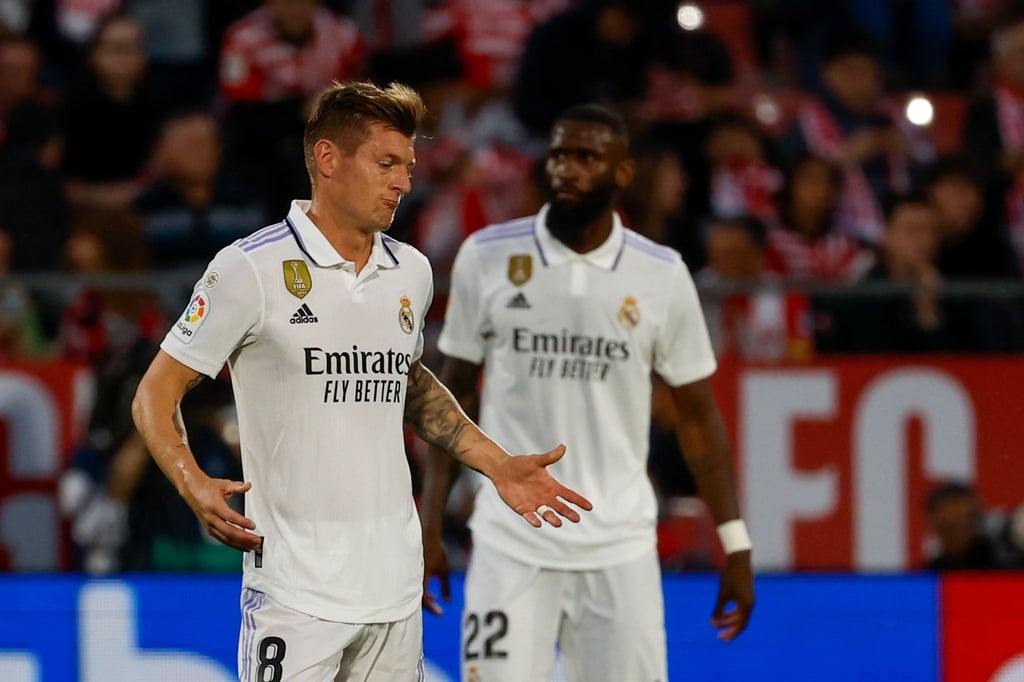 Antonio Rüdiger (r) wünscht sich ein DFB-Comeback seines Real-Kollegen Toni Kroos.