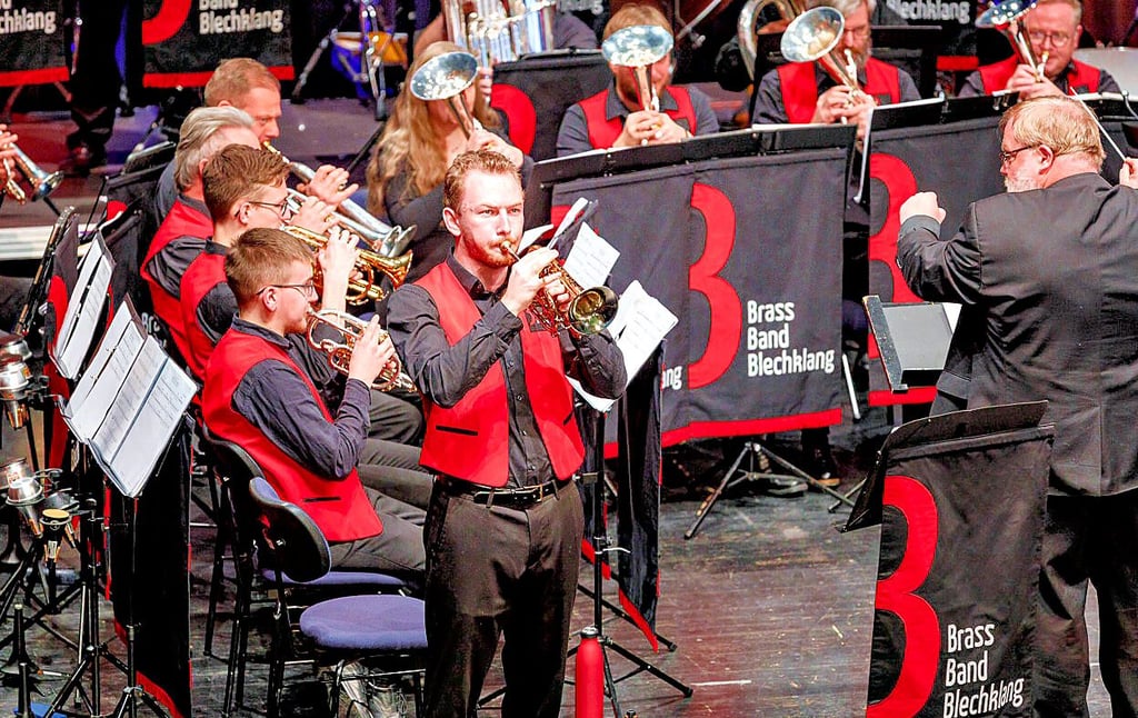 Die Jenaer Brassband begeisterte mit dem Weihnachtskonzert im Capitol in Zeitz.