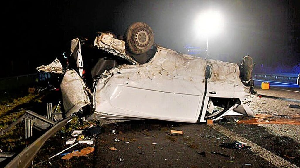 Bei dem Unfall auf der A9 bei Vockerode entstand rund 50.000 Euro Schaden.