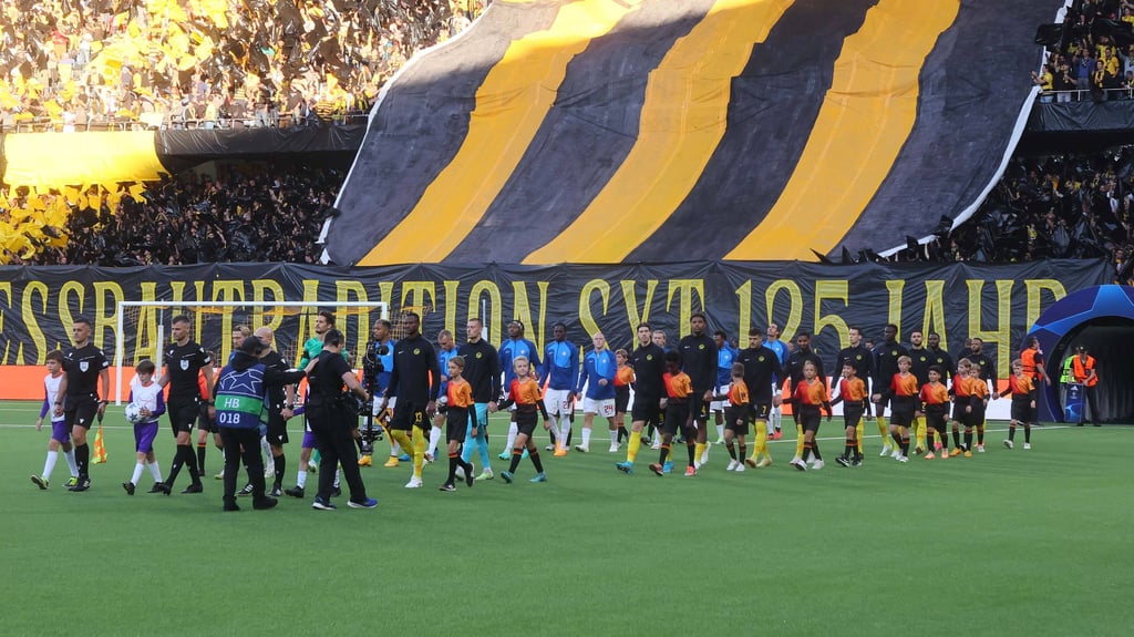 Die Fans von Young Boys Bern zeigten beim Heimspiel gegen RB Leipzig eine Choreographie zu ihrer Fußballtradition.